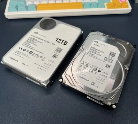 Wewnętrzny dysk twardy Seagate ST12000NM000J 12 TB, 7200 obr./min, 256 MB pamięci podręcznej SATA III CMR 2,5 cala