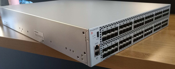 Przełącznik 6520 FC Brocade SAN z 48-elementowym nadajnikiem-odbiornikiem SFP+ 16 Gb/s