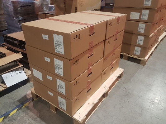 Przełącznik Brocade SAN z 24 aktywnymi portami BR-G620-24-32G-R z 24 szt. 32 GB SFP