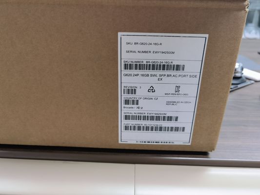 Brocade G620 SAN Switch z 24 portami aktywnymi, kanałem światłowodowym gen 6 i łączną szerokością pasma 2 Tbps